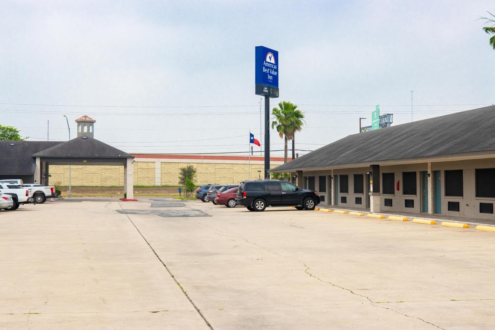 Americas Best Value Inn Харлинген Екстериор снимка