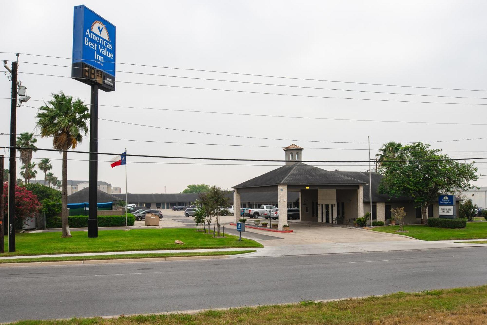 Americas Best Value Inn Харлинген Екстериор снимка