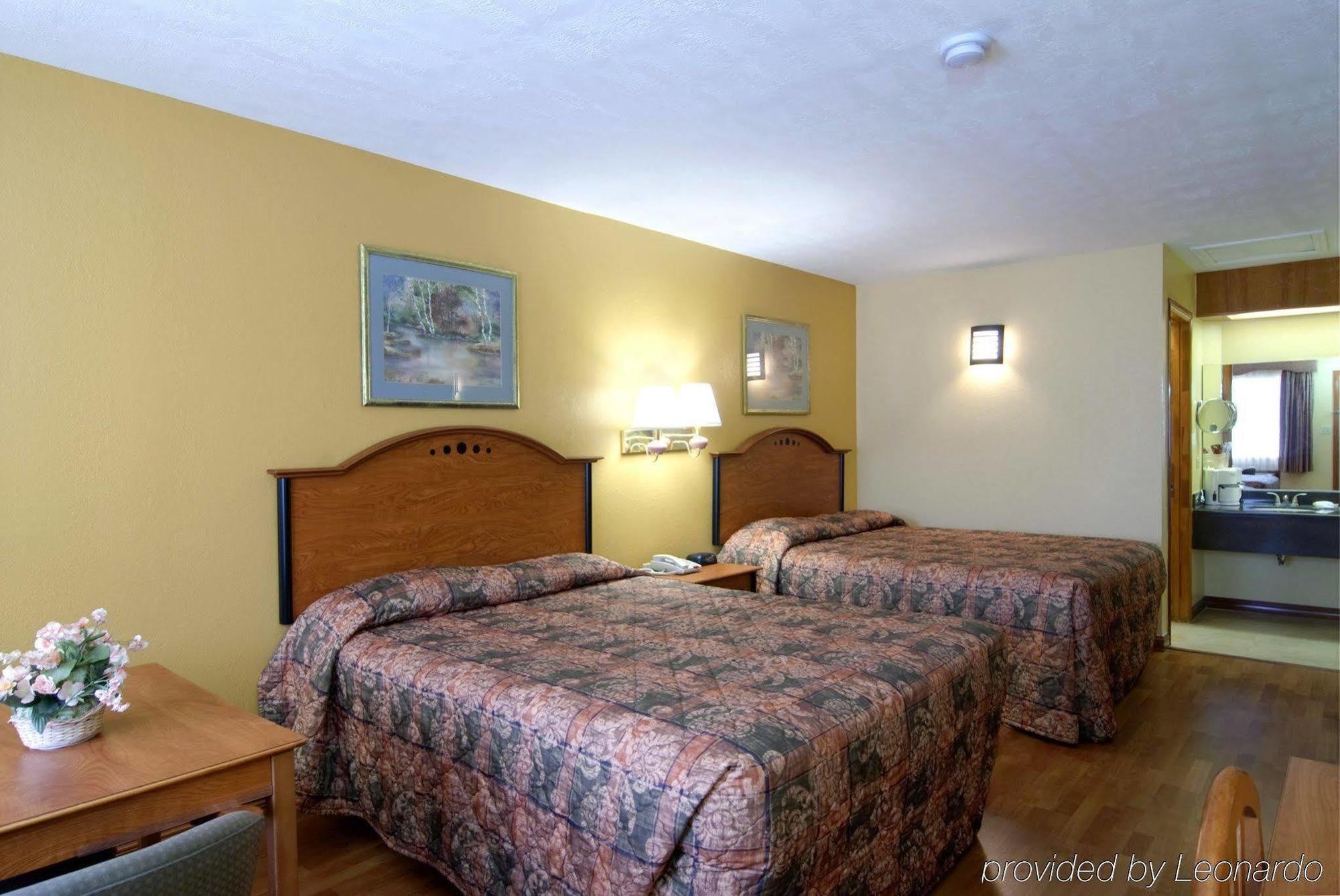 Americas Best Value Inn Харлинген Стая снимка